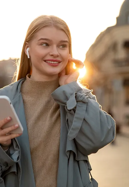 Woman using spardo services